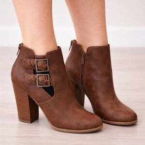 American Eagle Brown Ankle Booties Stacked Heel Cutout Buckle Detail Size 11